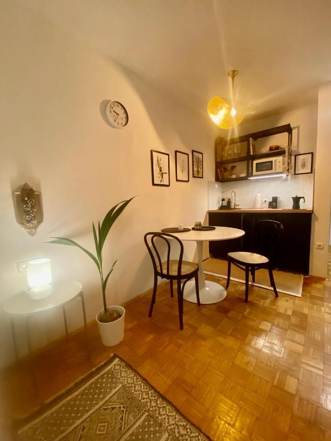 شقة Modern Couples Coastal Getaway Mm تْسْغيكفانِتْسا المظهر الخارجي الصورة