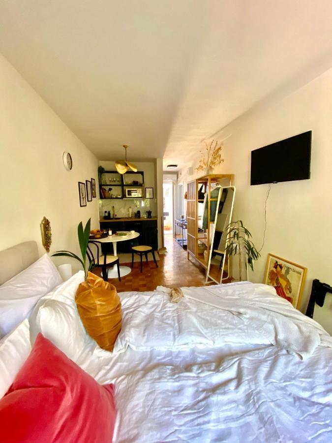 شقة Modern Couples Coastal Getaway Mm تْسْغيكفانِتْسا المظهر الخارجي الصورة