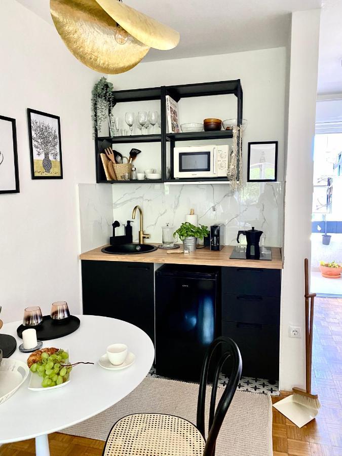شقة Modern Couples Coastal Getaway Mm تْسْغيكفانِتْسا المظهر الخارجي الصورة